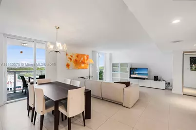 2401 Collins #1808, Miami Beach, FL 33140 - Photo 4