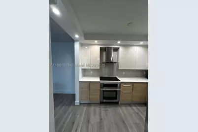 5600 Collins #11W, Miami Beach, FL 33140 - Photo 6