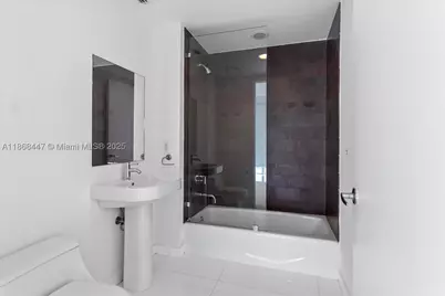 1040 Biscayne #3106, Miami, FL 33132 - Photo 24