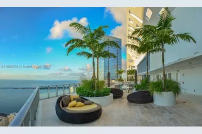 1300 Brickell Bay #3007, Miami, FL 33131 - Photo 18
