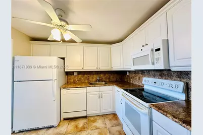 2771 Taft #302, Hollywood, FL 33020 - Photo 8