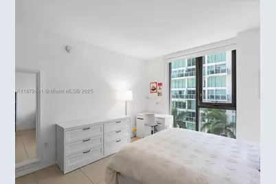 31 SE 6th #802, Miami, FL 33131 - Photo 16