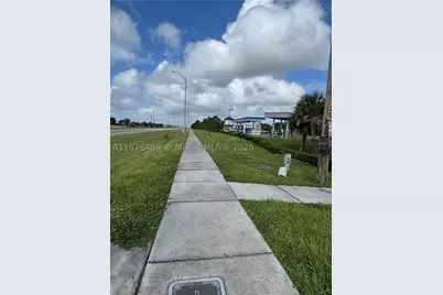 861 Barcia, Lehigh Acres, FL 33974 - Photo 4