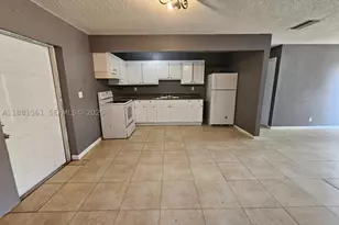 325 SW 80th, North Lauderdale, FL 33068 - Photo 8