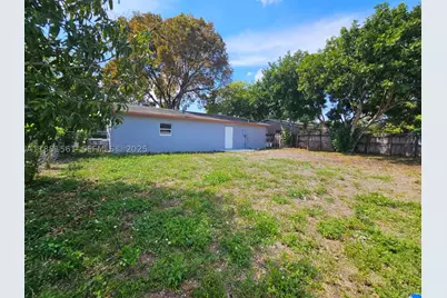 325 SW 80th, North Lauderdale, FL 33068 - Photo 26