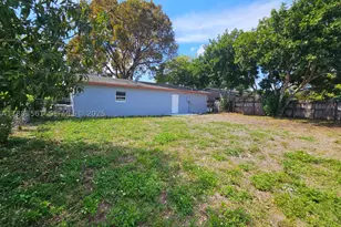 325 SW 80th, North Lauderdale, FL 33068 - Photo 26