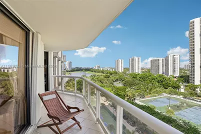 20191 E Country Club #1102, Aventura, FL 33180 - Photo 2