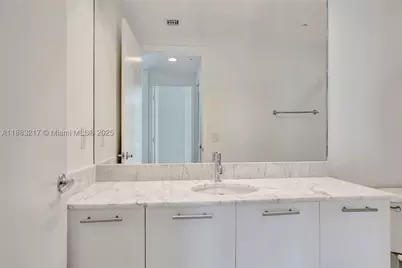 950 Brickell Bay #1704, Miami, FL 33131 - Photo 28