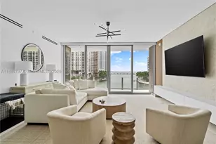 300 Biscayne Blvd, Miami, FL 33131 - Photo 2