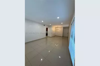 100 SE 5th #1, Hallandale Beach, FL 33009 - Photo 8