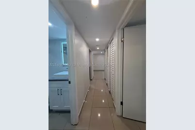 100 SE 5th #1, Hallandale Beach, FL 33009 - Photo 18