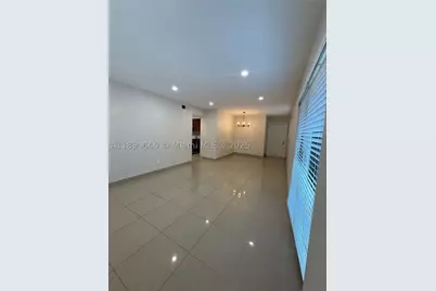 100 SE 5th #1, Hallandale Beach, FL 33009 - Photo 10