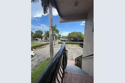100 SE 5th #1, Hallandale Beach, FL 33009 - Photo 4