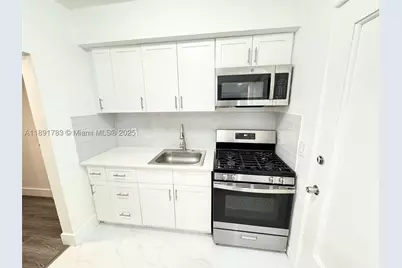 7435 Byron, Miami Beach, FL 33141 - Photo 6