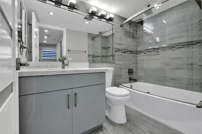 5880 Collins #403, Miami Beach, FL 33140 - Photo 16