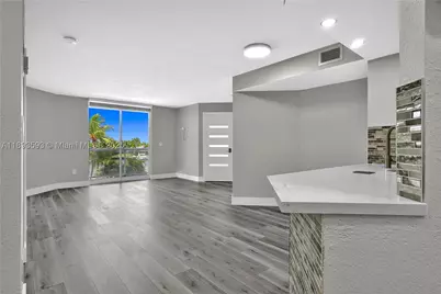 5880 Collins #403, Miami Beach, FL 33140 - Photo 2