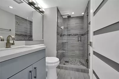 5880 Collins #403, Miami Beach, FL 33140 - Photo 20