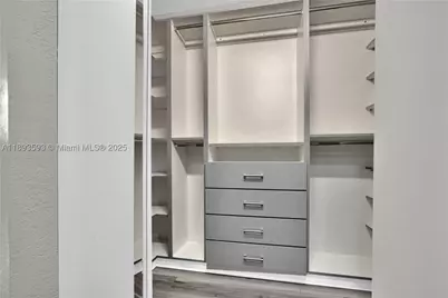 5880 Collins #403, Miami Beach, FL 33140 - Photo 14