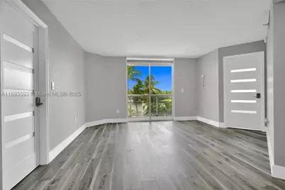 5880 Collins #403, Miami Beach, FL 33140 - Photo 4