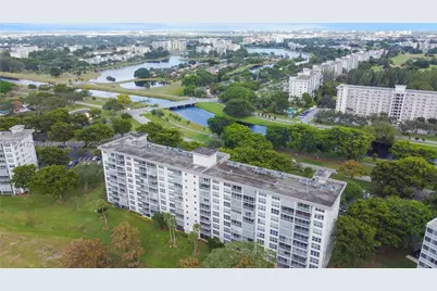 605 Oaks #305, Pompano Beach, FL 33069 - Photo 30