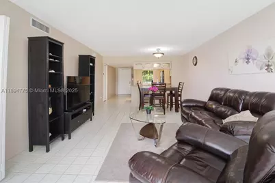 605 Oaks #305, Pompano Beach, FL 33069 - Photo 8
