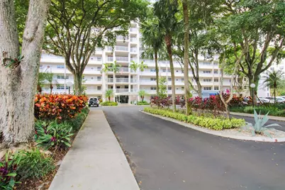 605 Oaks #305, Pompano Beach, FL 33069 - Photo 22