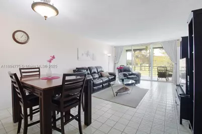 605 Oaks #305, Pompano Beach, FL 33069 - Photo 6