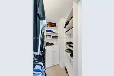 1000 E Island #1403, Aventura, FL 33160 - Photo 46
