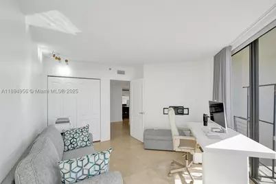 1000 E Island #1403, Aventura, FL 33160 - Photo 34