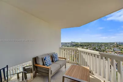1000 E Island #1403, Aventura, FL 33160 - Photo 52
