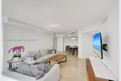 1000 E Island #1403, Aventura, FL 33160 - Photo 6