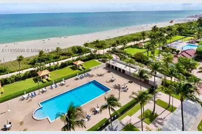 2625 Collins #1507, Miami Beach, FL 33140 - Photo 2