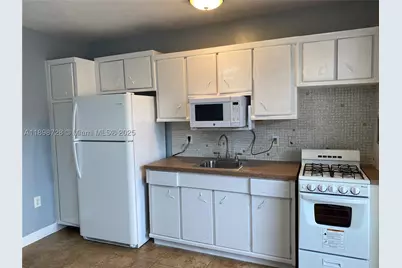 441 Collins #27, Miami Beach, FL 33139 - Photo 6