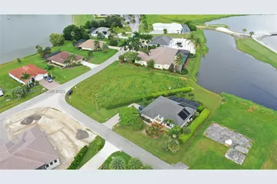 18018 Royal Hammock, Naples, FL 34114 - Photo 10