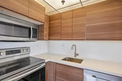 17890 W Dixie #606, North Miami Beach, FL 33160 - Photo 2