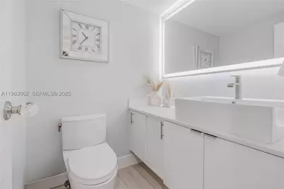 100 Lincoln #323, Miami Beach, FL 33139 - Photo 24