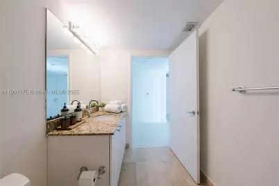 41 SE 5th #1217, Miami, FL 33131 - Photo 10