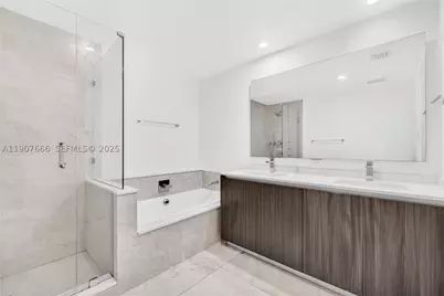 488 NE 18th #1815, Miami, FL 33132 - Photo 18