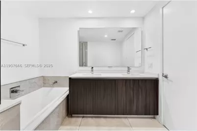 488 NE 18th #1815, Miami, FL 33132 - Photo 20
