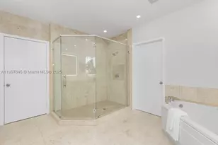 808 Brickell Key, Miami, FL 33131 - Photo 26