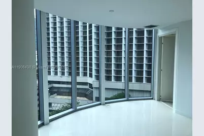 200 Biscayne Boulevard #902, Miami, FL 33131 - Photo 2