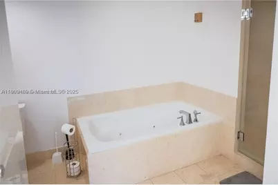 19900 E Country Club #318, Aventura, FL 33180 - Photo 12