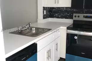 438 NE 210th Circle, Miami, FL 33179 - Photo 4
