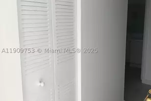 438 NE 210th Circle, Miami, FL 33179 - Photo 2