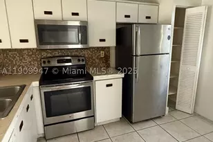 438 NE 210th Circle, Miami, FL 33179 - Photo 4