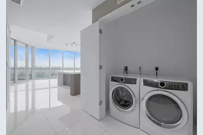 851 NE 1st #4204, Miami, FL 33132 - Photo 10