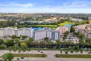 9686 Fontainebleau, Miami, FL 33172 - Photo 18