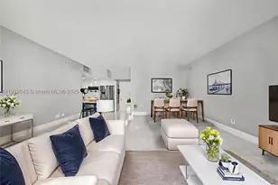9686 Fontainebleau, Miami, FL 33172 - Photo 2