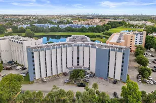 9686 Fontainebleau, Miami, FL 33172 - Photo 6