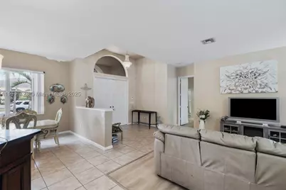 13875 SW 41st, Davie, FL 33330 - Photo 12